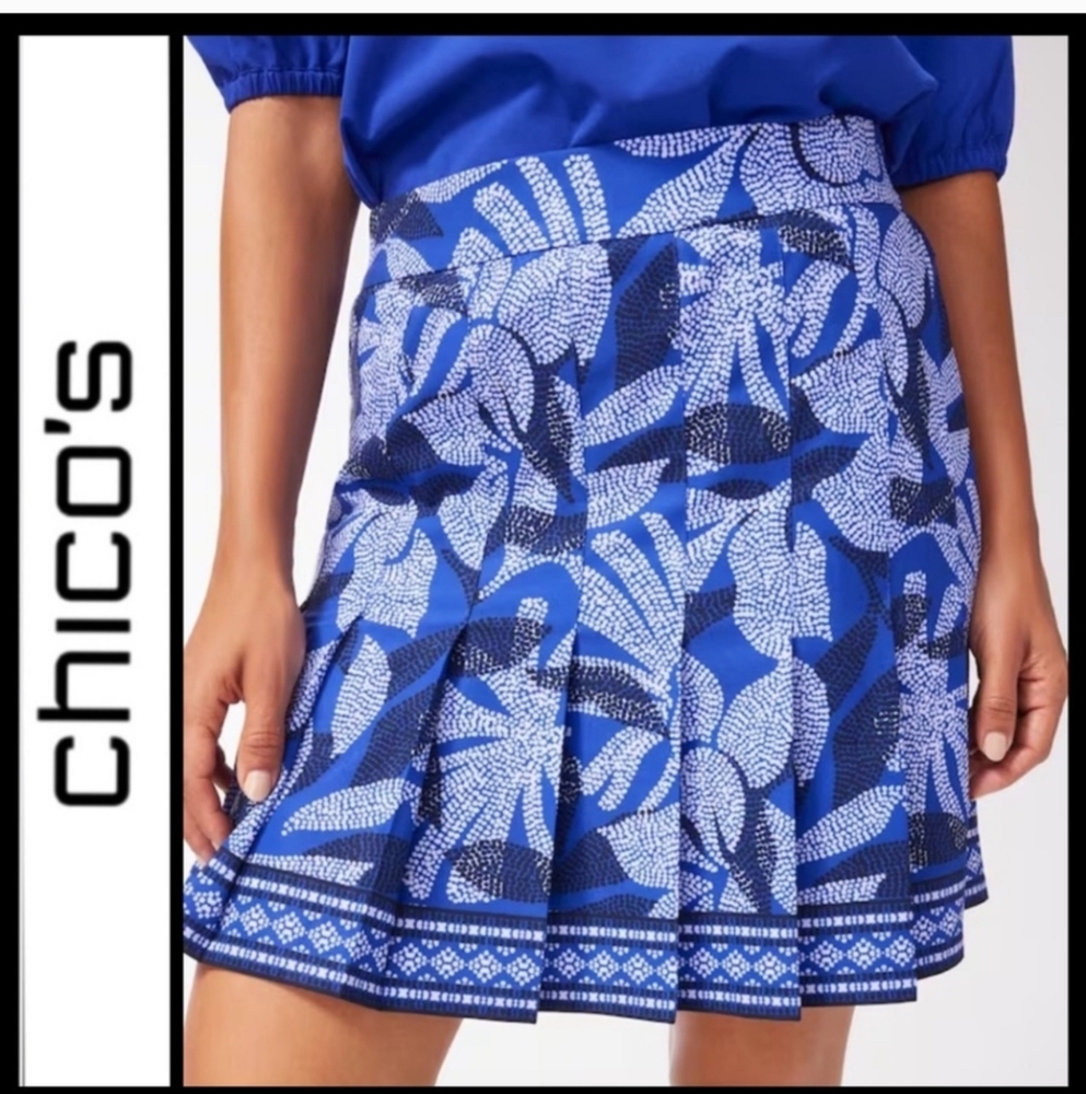 Chicos Zenergy Neema Floral Pleated Skort